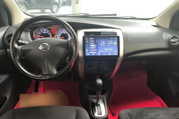 Used Nissan Livina 2015 1.6XE CVT Comfort Edition Center Console