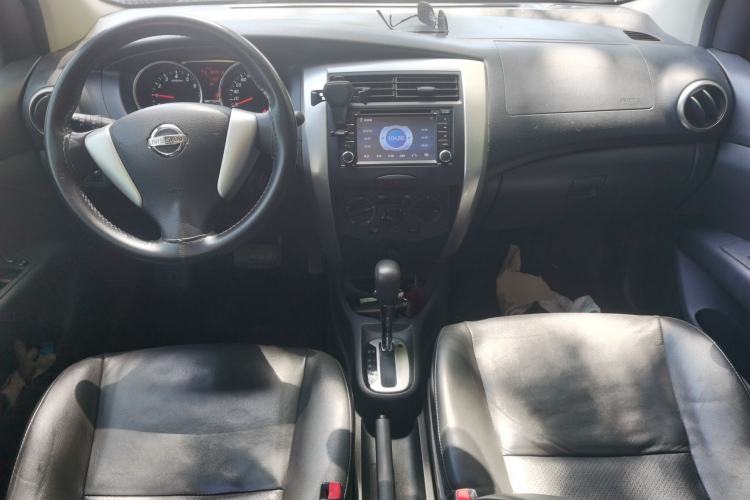 Used Nissan Livina 2015 1.6XL CVT Luxury Leather Edition Center Console