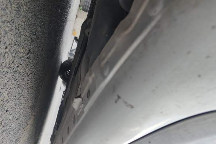 Used Nissan Livina 2015 1.6XE Manual Comfort Edition Chassis Rear Right