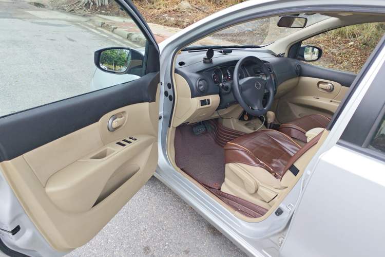 Used Nissan Livina 2015 1.6XE CVT Comfort Edition Driver Seat