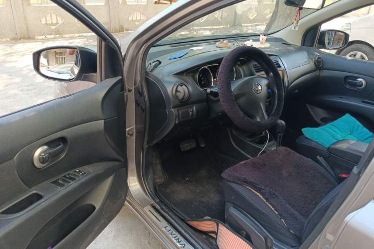 Used Nissan Livina 2015 1.6XE CVT Comfort Edition Driver Seat