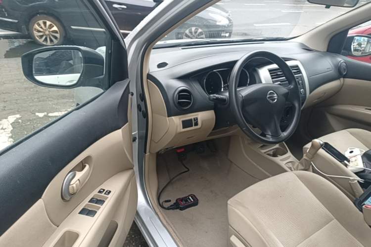 Used Nissan Livina 2015 1.6XE Manual Comfort Edition Driver Seat