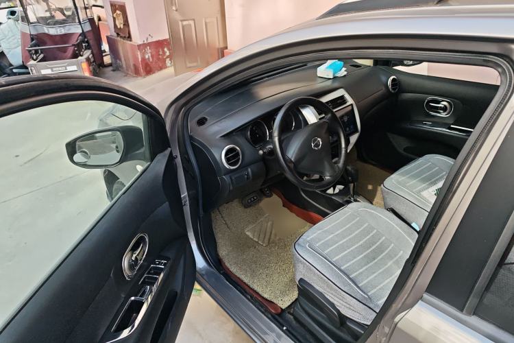 Used Nissan Livina 2015 1.6XE CVT Comfort Edition Driver Seat
