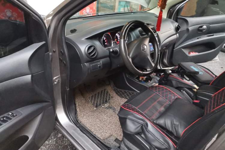 Used Nissan Livina 2015 1.6XE Manual Comfort Connect Edition Driver Seat