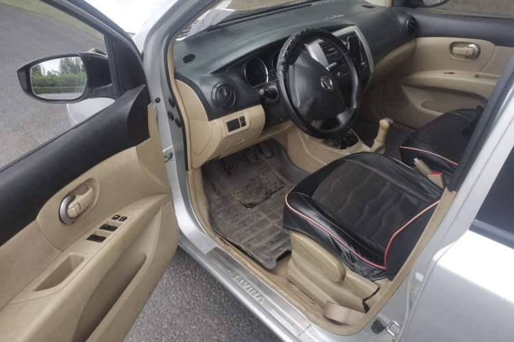 Used Nissan Livina 2015 1.6XE Manual Comfort Edition Driver Seat