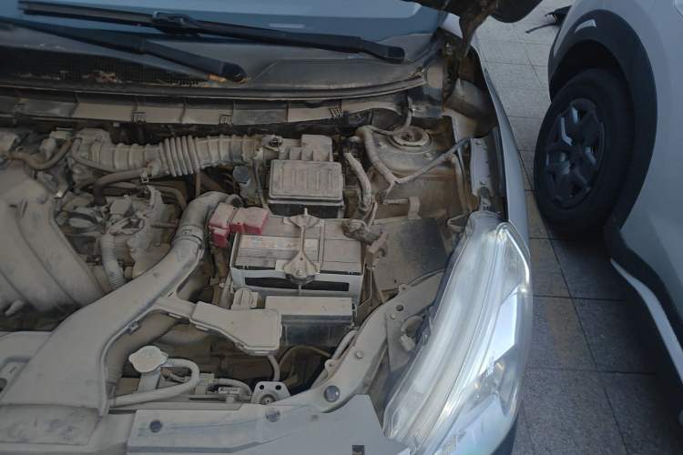Used Nissan Livina 2015 1.6XE Manual Comfort Edition Engine Bay Left