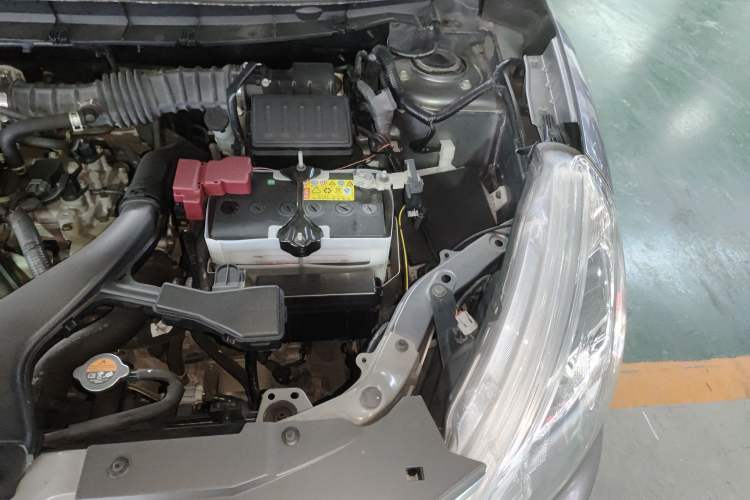 Used Nissan Livina 2015 1.6XE CVT Comfort Edition Engine Bay Left