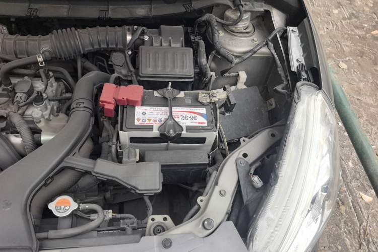 Used Nissan Livina 2015 1.6XE Manual Comfort Edition Engine Bay Left