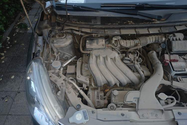 Used Nissan Livina 2015 1.6XE Manual Comfort Edition Engine Bay Right