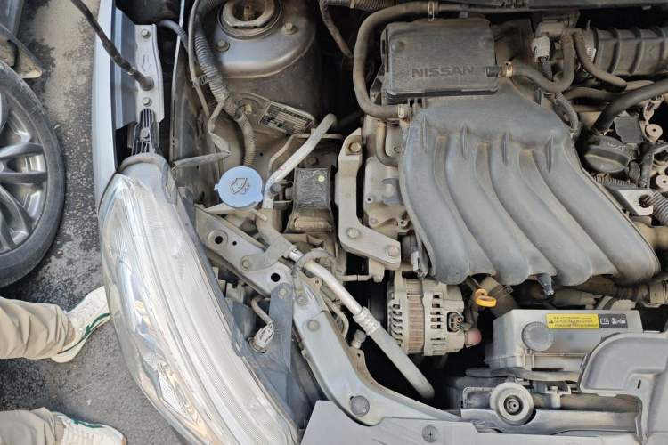 Used Nissan Livina 2015 1.6XE Manual Comfort Edition Engine Bay Right
