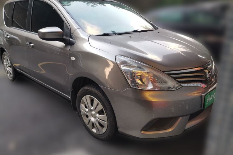 Used Nissan Livina 2015 1.6XE Manual Comfort Connect Edition Front Right 45 Deg