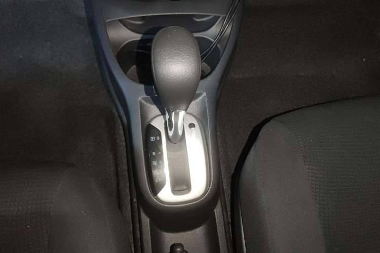 Used Nissan Livina 2015 1.6XE CVT Comfort Edition Gear Lever