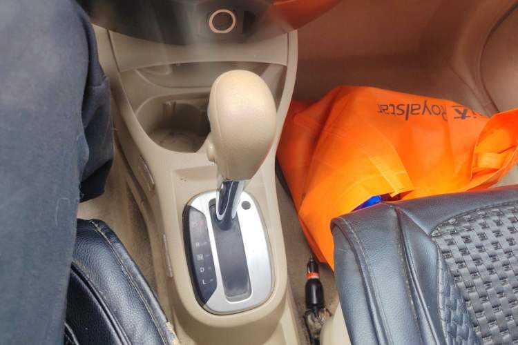 Used Nissan Livina 2015 1.6XE CVT Comfort Edition Gear Lever