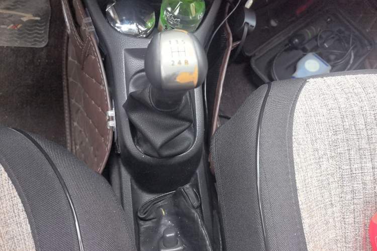 Used Nissan Livina 2015 1.6XE Manual Comfort Edition Gear Lever