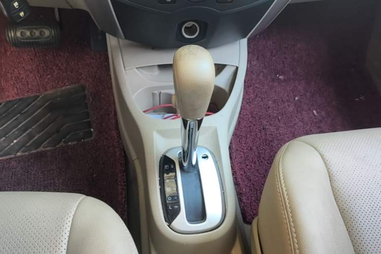 Used Nissan Livina 2015 1.6XE CVT Comfort Edition Gear Lever