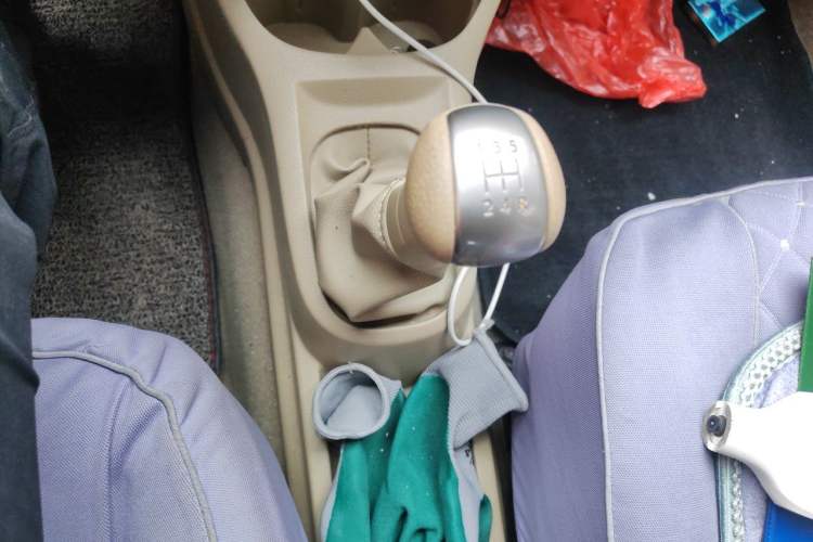 Used Nissan Livina 2015 1.6XE Manual Comfort Edition Gear Lever