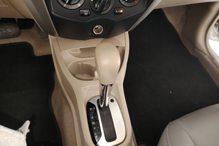Used Nissan Livina 2015 1.6XE CVT Comfort Edition Gear Lever