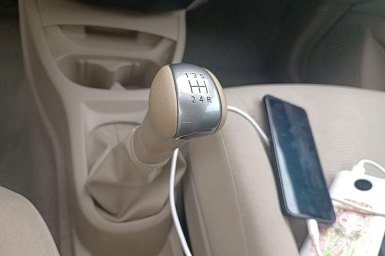 Used Nissan Livina 2015 1.6XE Manual Comfort Edition Gear Lever