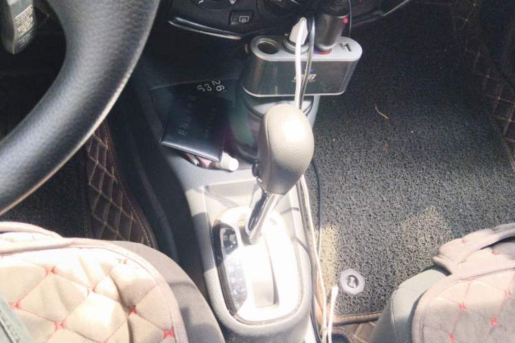 Used Nissan Livina 2015 1.6XE CVT Comfort Edition Gear Lever
