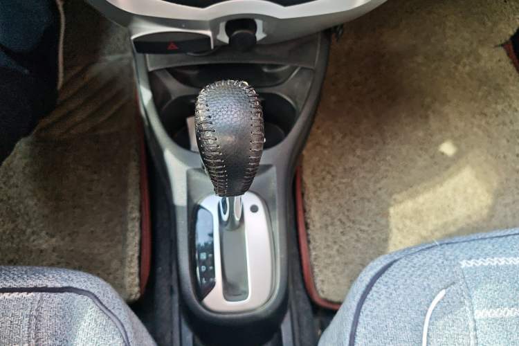 Used Nissan Livina 2015 1.6XE CVT Comfort Edition Gear Lever