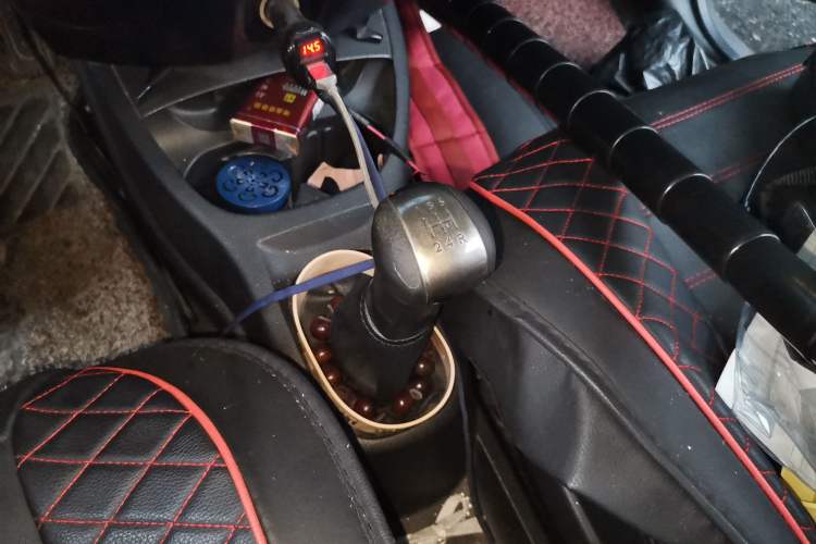 Used Nissan Livina 2015 1.6XE Manual Comfort Connect Edition Gear Lever