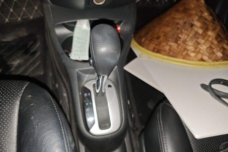 Used Nissan Livina 2015 1.6XE CVT Comfort Edition Gear Lever