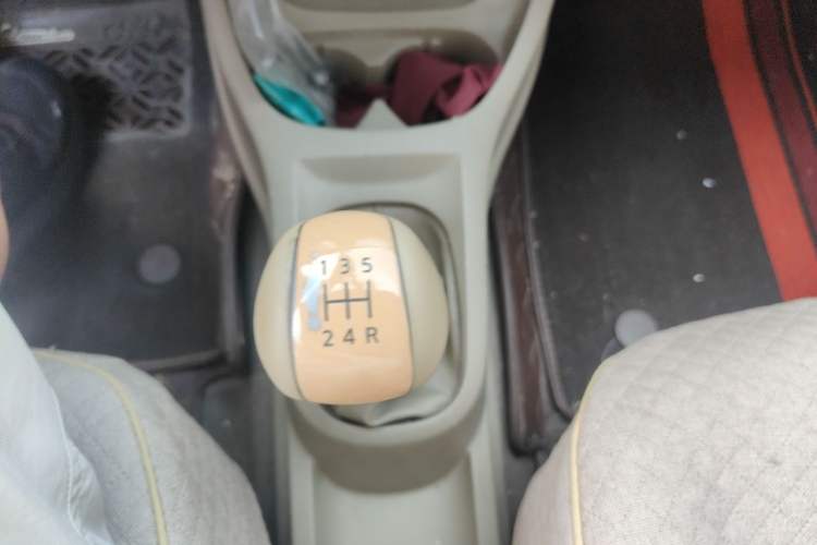 Used Nissan Livina 2015 1.6XE Manual Comfort Edition Gear Lever