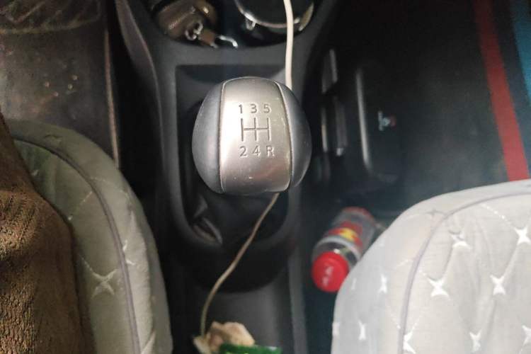 Used Nissan Livina 2015 1.6XE Manual Comfort Edition Gear Lever