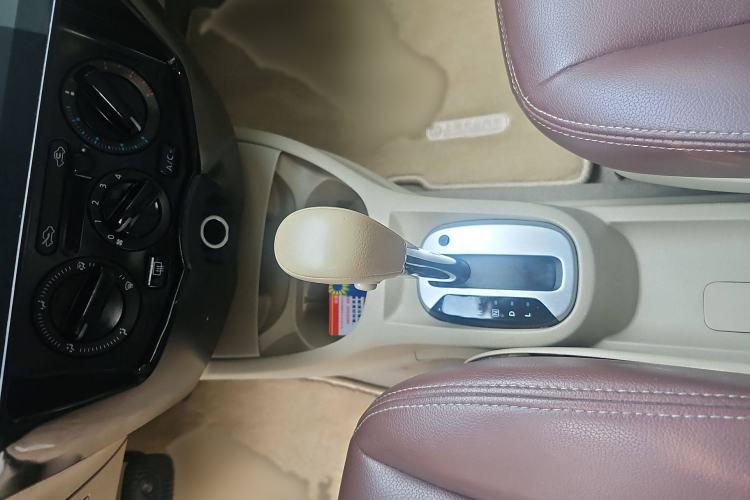 Used Nissan Livina 2015 1.6XE CVT Comfort Edition Gear Lever