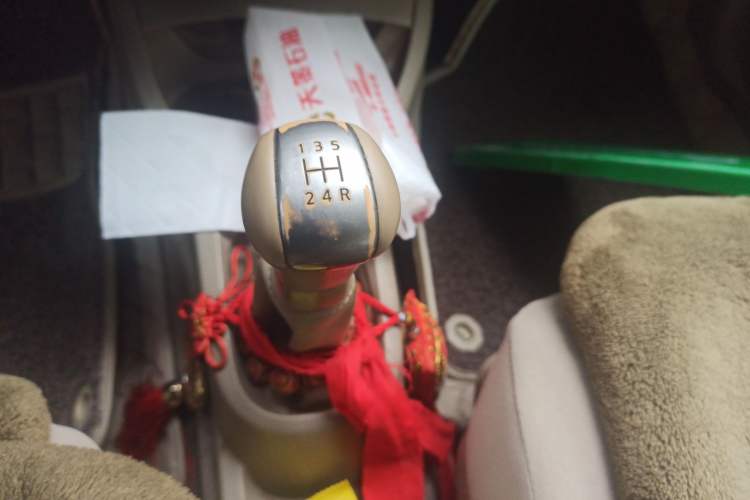 Used Nissan Livina 2015 1.6XE Manual Comfort Edition Gear Lever
