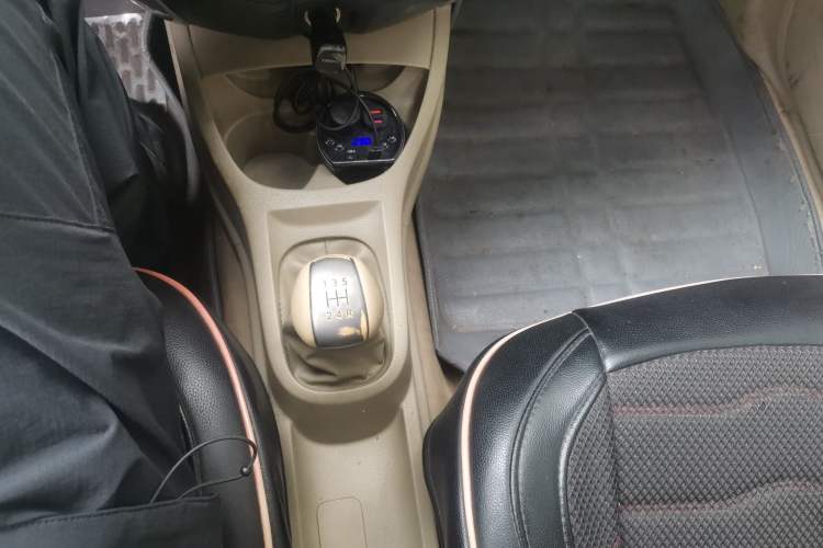 Used Nissan Livina 2015 1.6XE Manual Comfort Edition Gear Lever