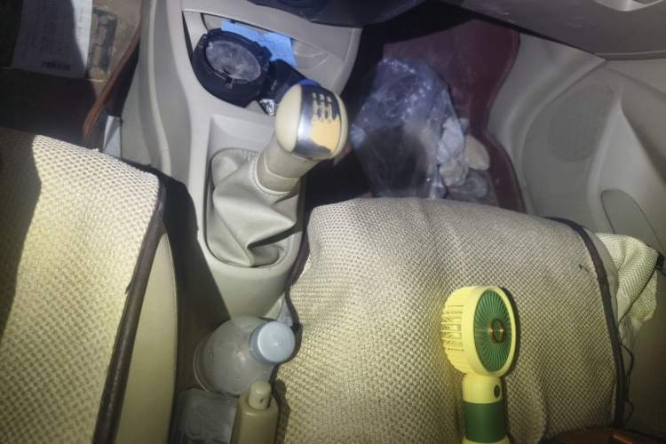 Used Nissan Livina 2015 1.6XE Manual Comfort Edition Gear Lever