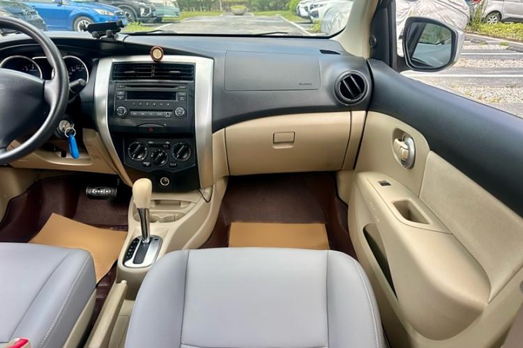 Used Nissan Livina 2015 1.6XE CVT Comfort Edition Interior 11