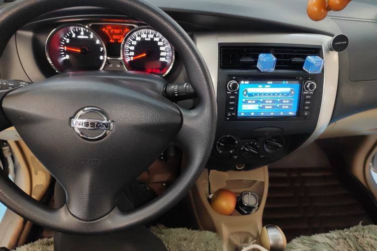 Used Nissan Livina 2015 1.6XE Manual Comfort Edition Interior 2