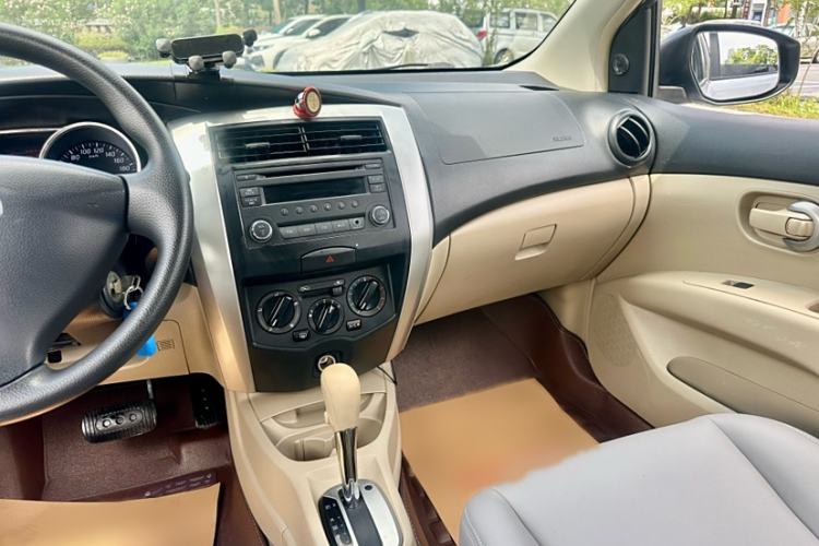 Used Nissan Livina 2015 1.6XE CVT Comfort Edition Interior 3