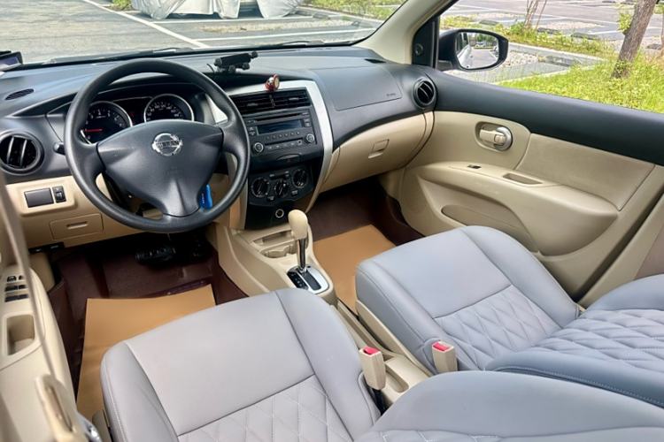 Used Nissan Livina 2015 1.6XE CVT Comfort Edition Interior 4