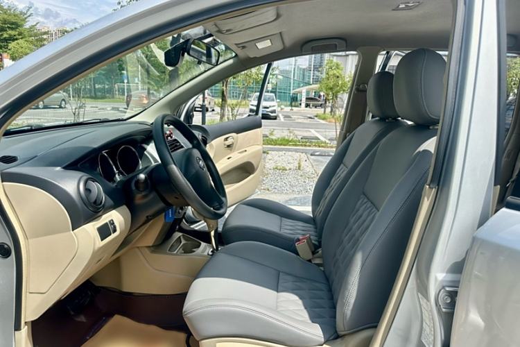 Used Nissan Livina 2015 1.6XE CVT Comfort Edition Interior 5