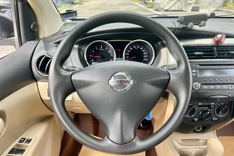 Used Nissan Livina 2015 1.6XE CVT Comfort Edition Interior 6