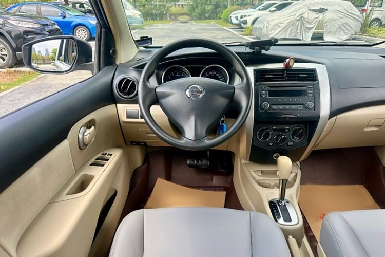Used Nissan Livina 2015 1.6XE CVT Comfort Edition Interior 8
