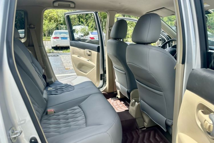 Used Nissan Livina 2015 1.6XE CVT Comfort Edition Interior 9