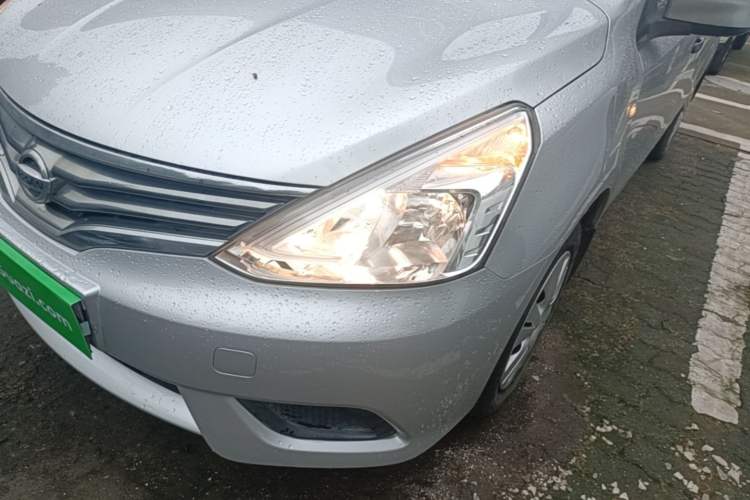 Used Nissan Livina 2015 1.6XE Manual Comfort Edition Left Front Headlight