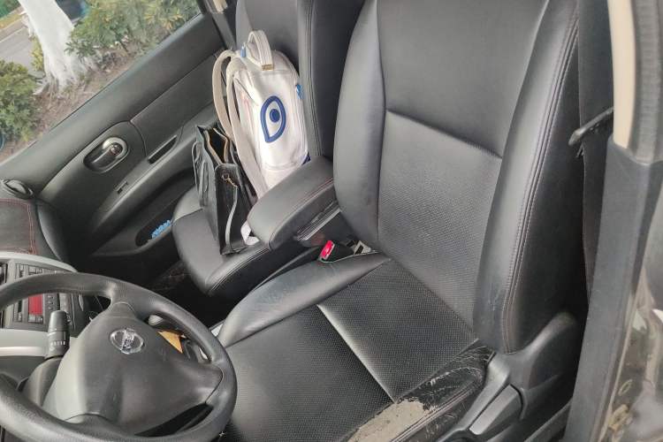 Used Nissan Livina 2015 1.6XE CVT Comfort Edition Left Front Seat