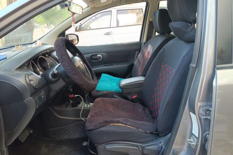 Used Nissan Livina 2015 1.6XE CVT Comfort Edition Left Front Seat