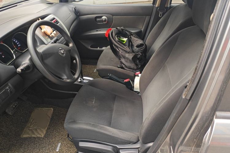 Used Nissan Livina 2015 1.6XE CVT Comfort Edition Left Front Seat