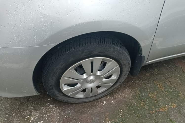 Used Nissan Livina 2015 1.6XE Manual Comfort Edition Left Front Wheel Hub