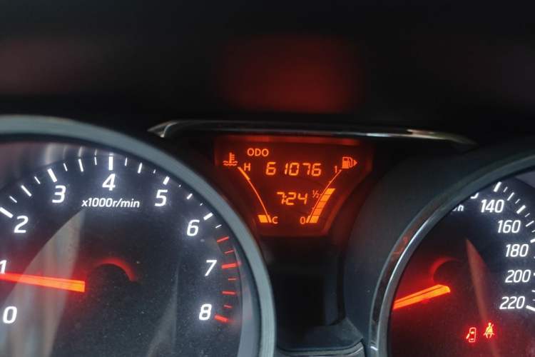 Used Nissan Livina 2015 1.6XE Manual Comfort Edition Odometer Close Up