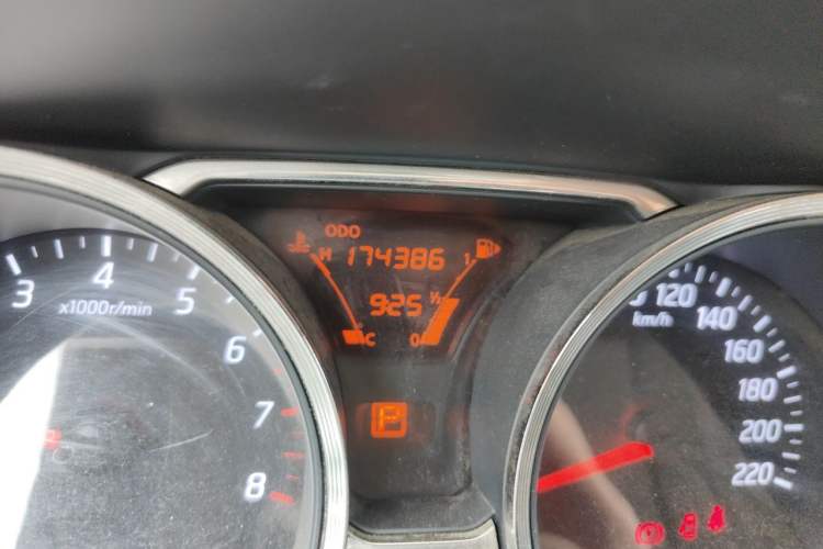 Used Nissan Livina 2015 1.6XE CVT Comfort Edition Odometer Close Up