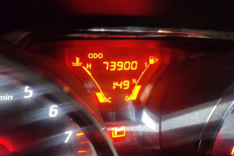 Used Nissan Livina 2015 1.6XE CVT Comfort Edition Odometer Close Up