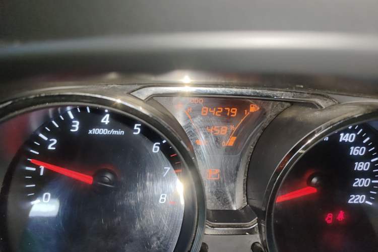 Used Nissan Livina 2015 1.6XE CVT Comfort Edition Odometer Close Up