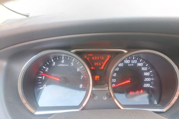 Used Nissan Livina 2015 1.6XE CVT Comfort Edition Odometer Close Up